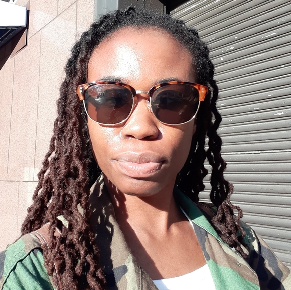 Meet your Posher, Mercy - Picture 6 of 7